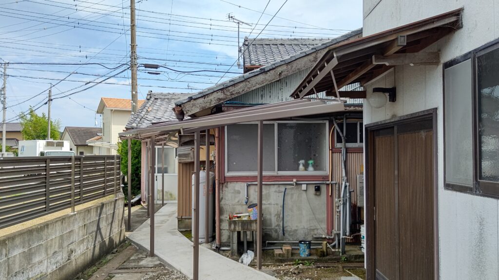 菊川市　明り取り屋根工事(軒庇)