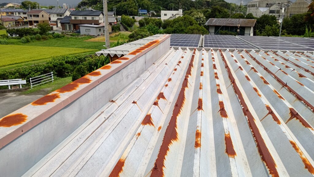 雨漏り修理　菊川市にて、倉庫屋根の笠木取付を致しました。