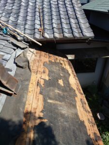 藤枝市の古民家屋根。　雨漏り修繕工事を致しました。