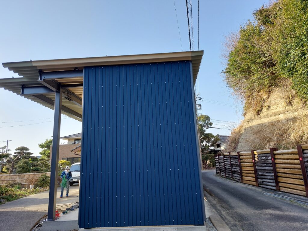 菊川市にて、新築倉庫屋根・外壁工事を致しました。