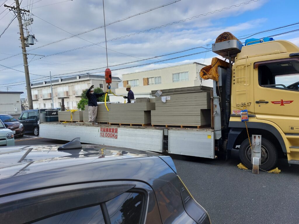 雨漏り修理　吉田町にて、倉庫屋根大規模改修工事をしました。