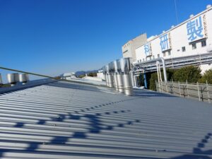 藤枝市にて、スレート屋根からガルバリウム鋼板で施工しました