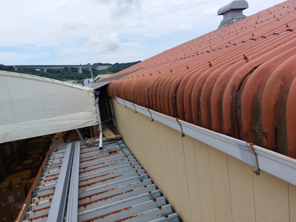 雨漏り修理　菊川市で雨漏り箇所修繕しました。経年劣化した樋を取替ました。