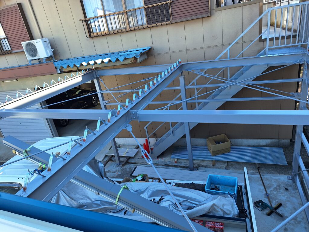 菊川市にて、新築車庫(屋根・外壁工事)に携わりました。