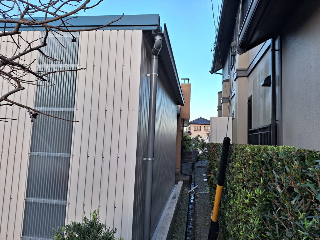 菊川市にて、新築車庫(屋根・外壁工事)に携わりました。