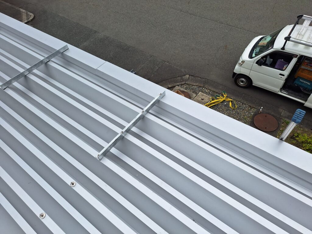 掛川市にて折板屋根の雨漏り改修工事