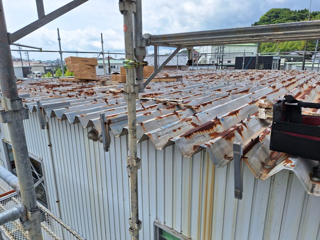 牧之原市にて休憩所屋根雨漏り改修