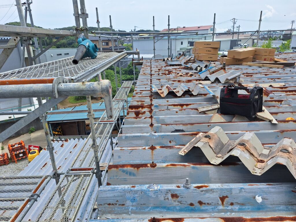 牧之原市にて休憩所屋根雨漏り改修