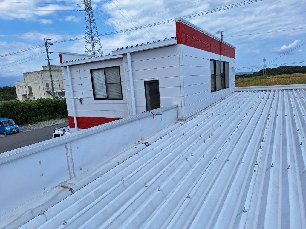 雨漏り修理　磐田市にて、事務所屋根雨漏り修繕工事を致しました。