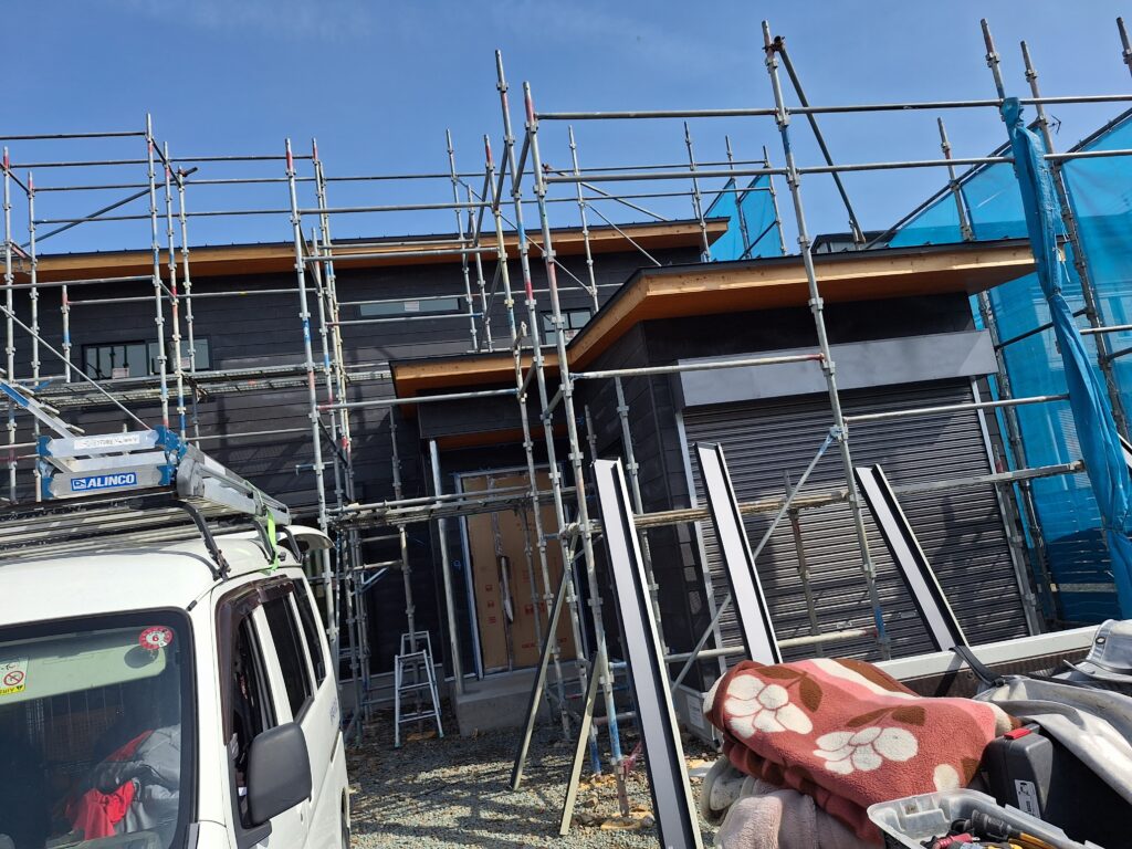 焼津市にて新築住宅　屋根・樋工事施工致しました。