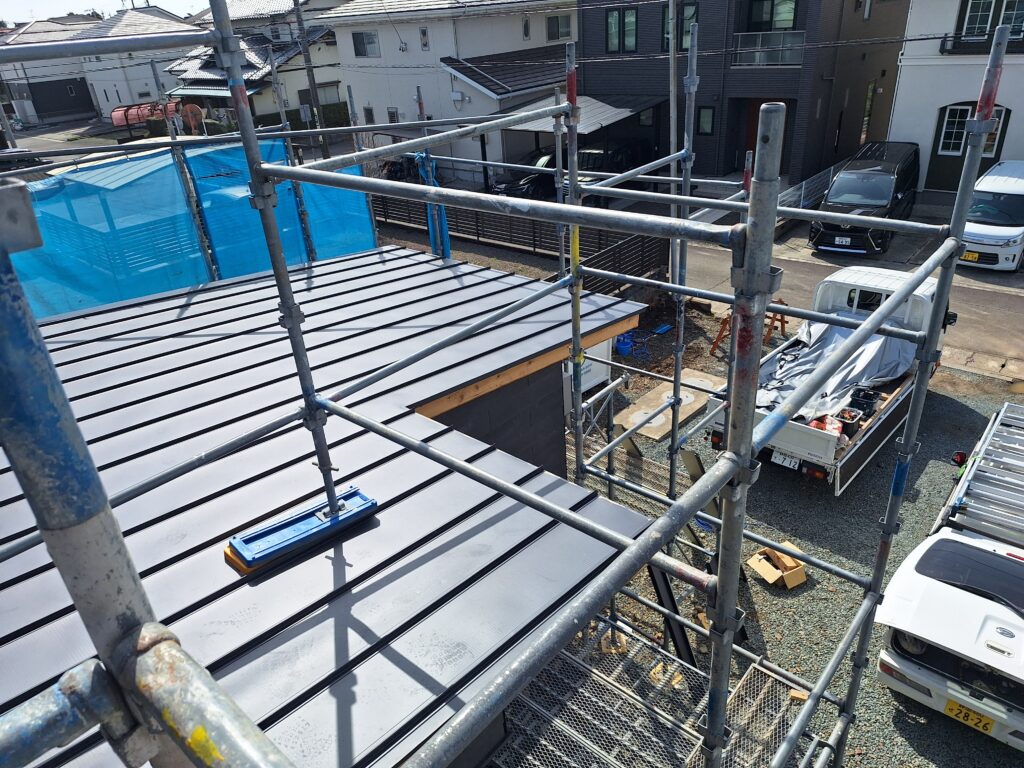 焼津市にて新築住宅　屋根・樋工事施工致しました。