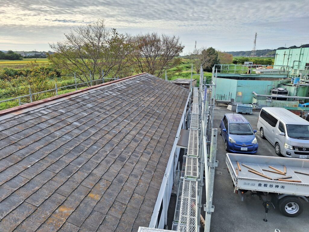 磐田市　カラーベスト屋根をカバー工法にて施工致します。(雨漏り直し工事)