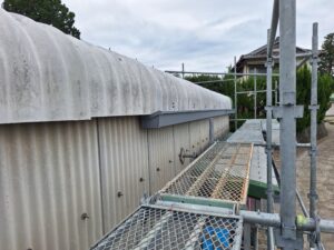 菊川市にて竜巻被害のスレート屋根の復旧作業を致しました。竜巻被害復旧作業②