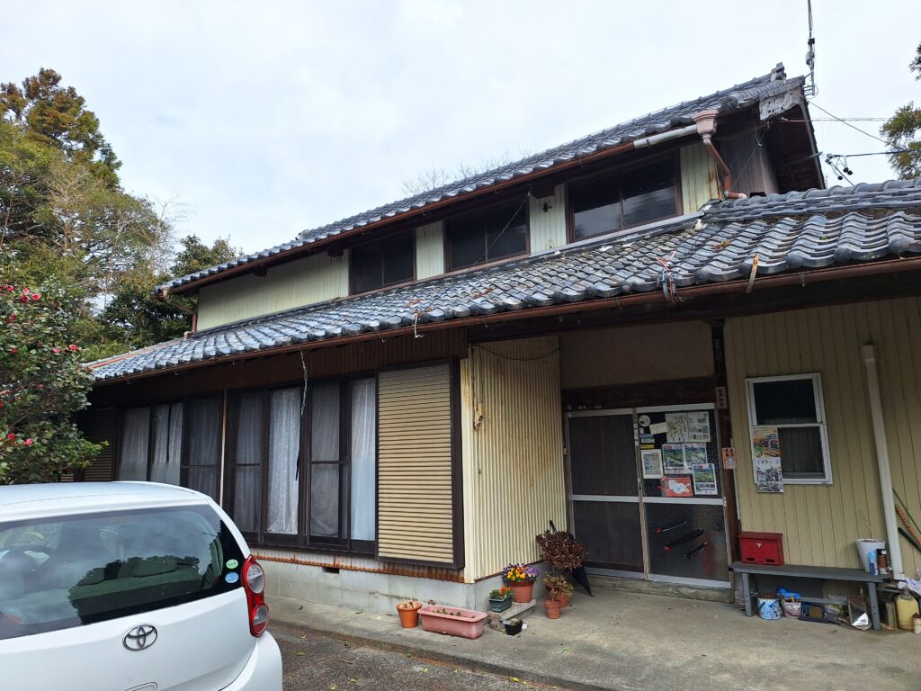 菊川市　瓦屋根部分的に葺き替え