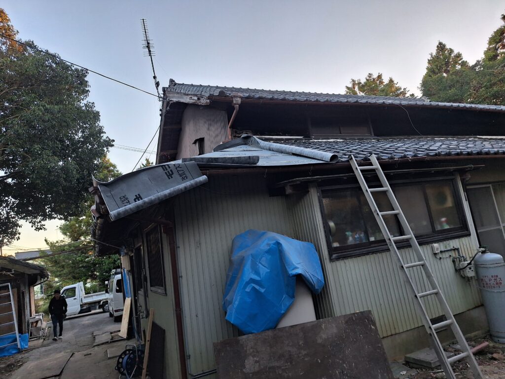 菊川市　瓦屋根部分的に葺き替え