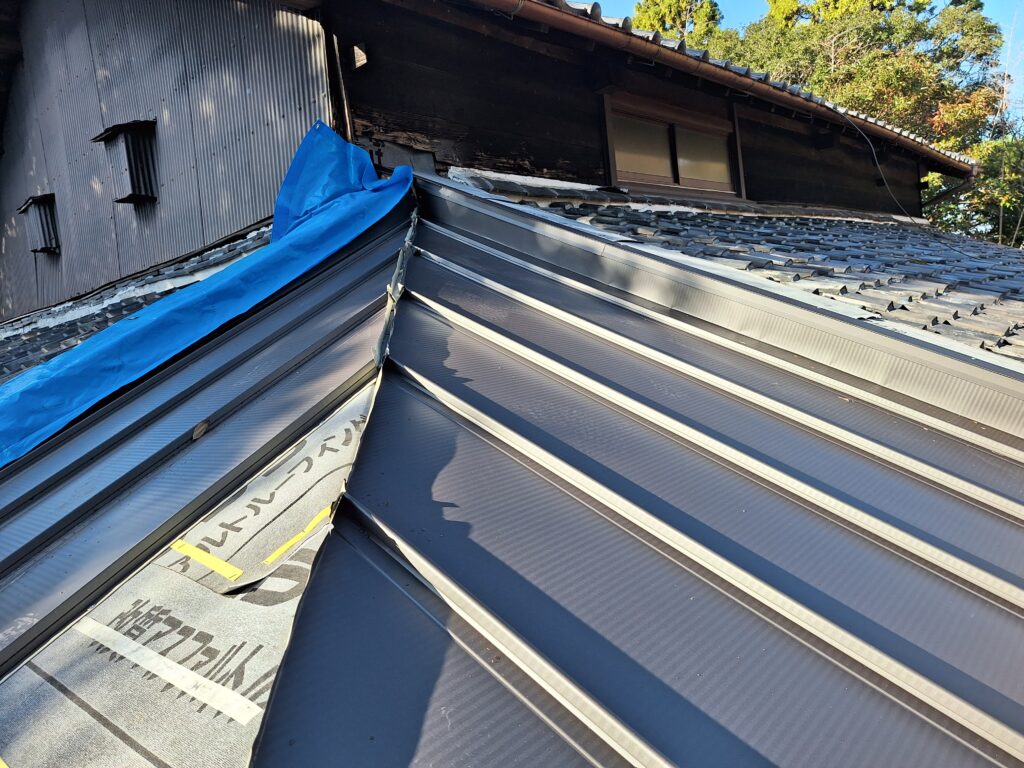 菊川市　瓦屋根部分的に葺き替え