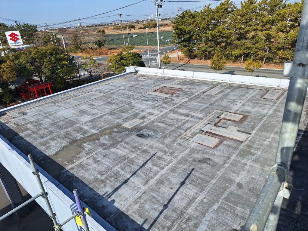 磐田市にて、シート防水屋根を塗膜防水にて施工致しました。