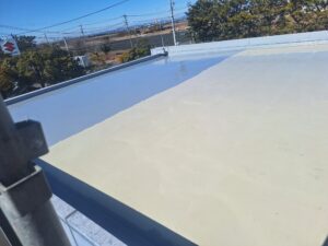 磐田市にて、シート防水屋根を塗膜防水にて施工致しました。