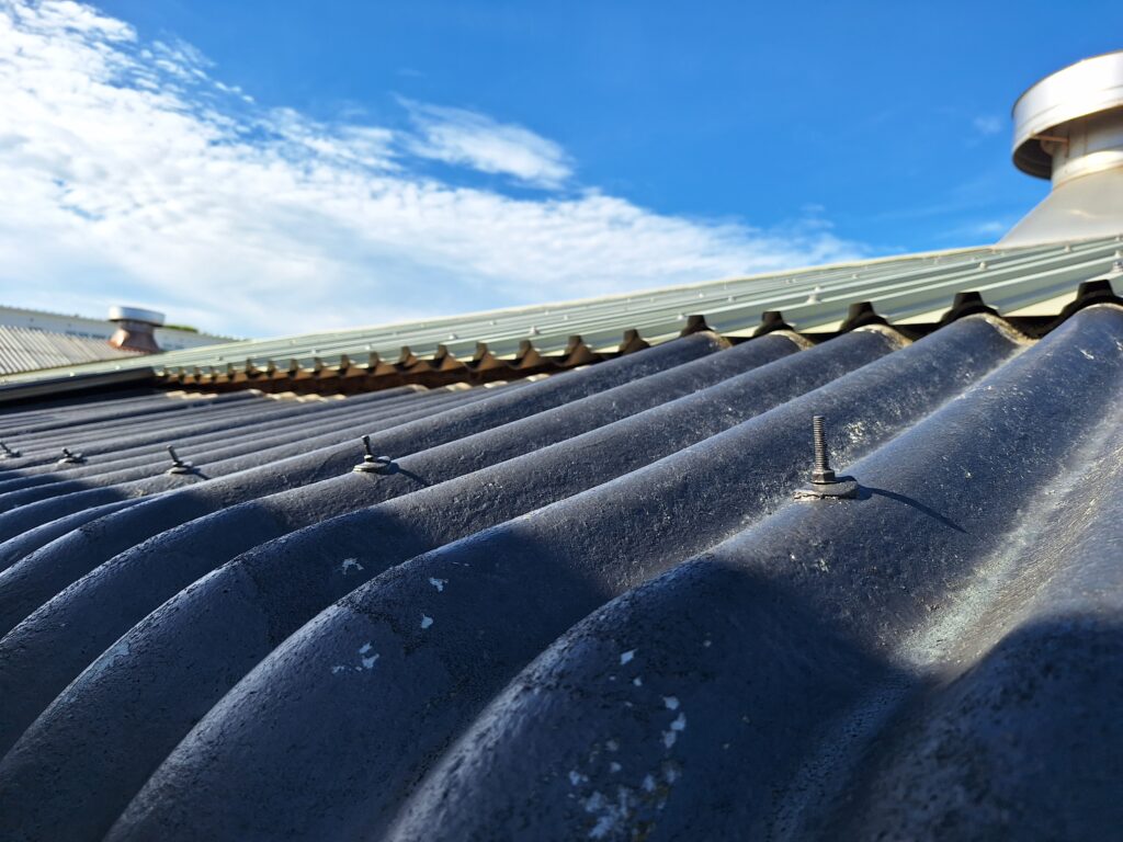 掛川市　スレート屋根のズレ