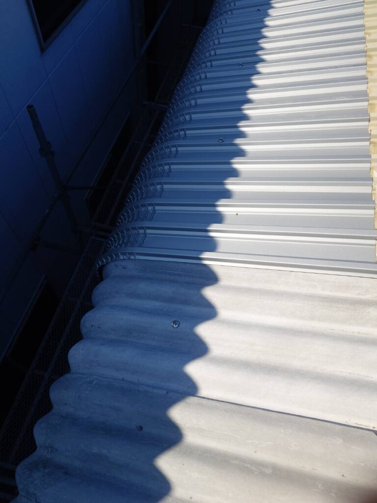 掛川市　スレート屋根のズレ