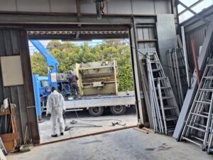 油圧ベンダー搬出