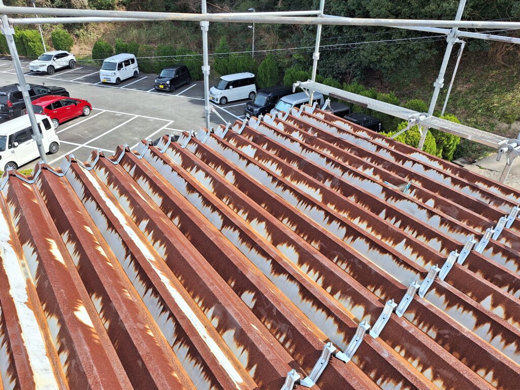 牧之原市　車庫屋根折板カバールーフ