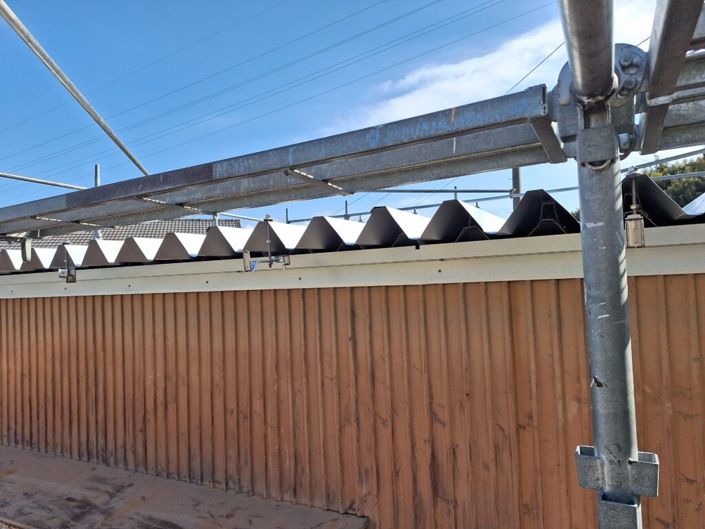 牧之原市　車庫屋根折板カバールーフ