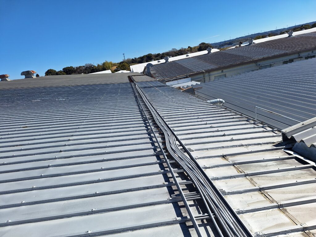 掛川市工場屋根　雨漏り改修工事を致しました。