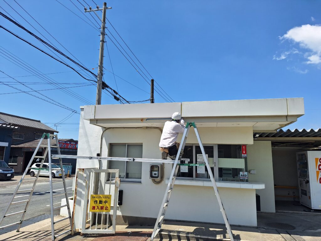袋井市　工場守衛室パネル取替工事
