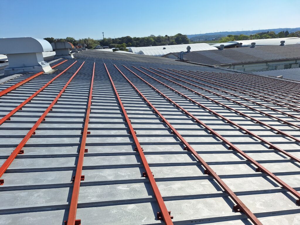掛川市工場屋根　雨漏り改修工事を致しました。