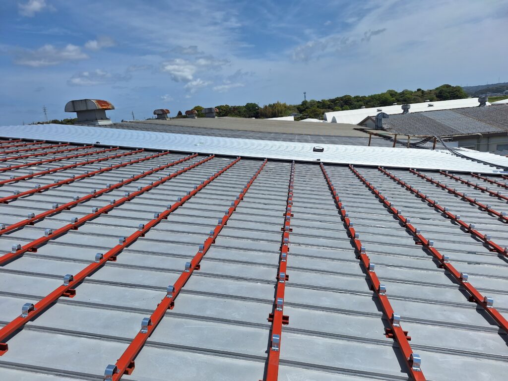 掛川市工場屋根　雨漏り改修工事を致しました。