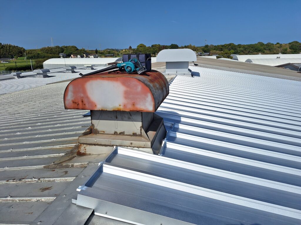 掛川市工場屋根　雨漏り改修工事を致しました。