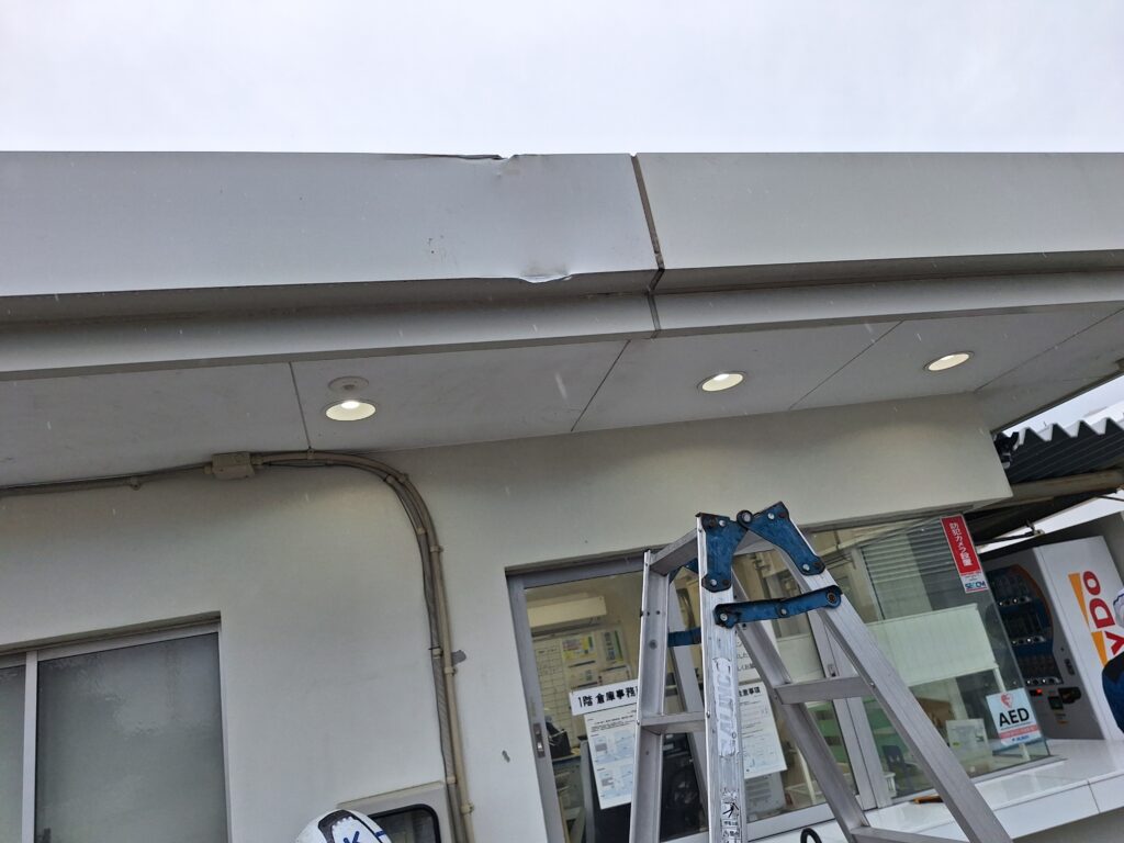 袋井市　工場守衛室パネル取替工事