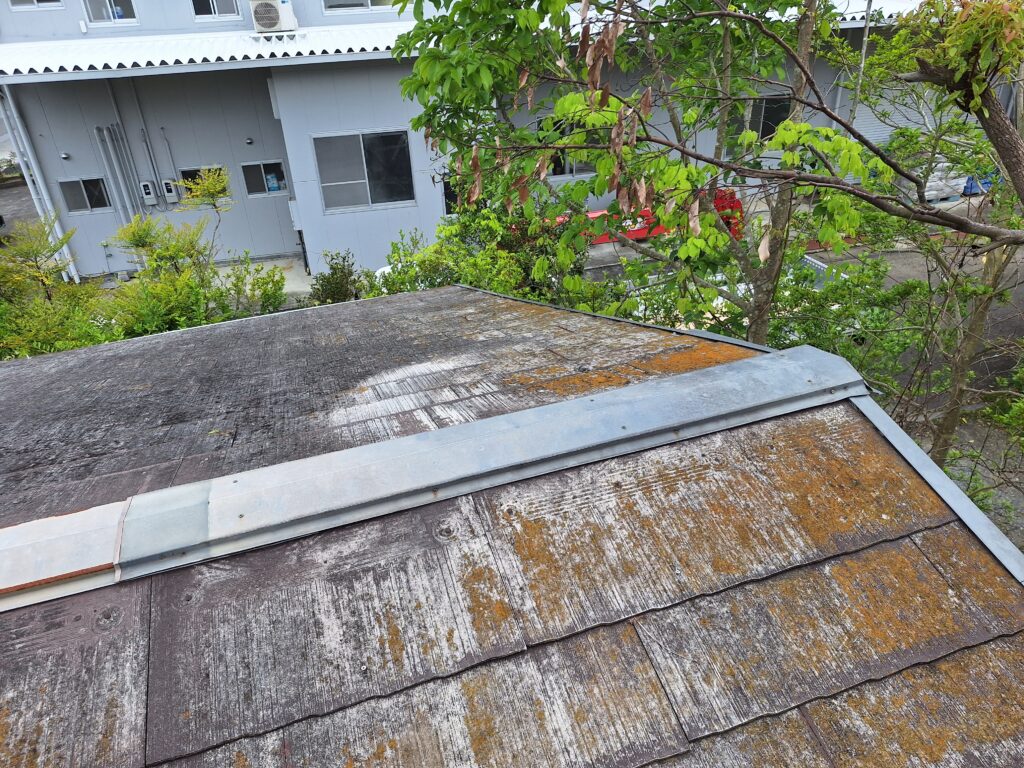 雨漏り修理　牧之原市にて、カラーベスト屋根の雨漏り改修工事
