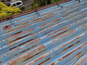 雨漏り修理　御前崎市にて、折板屋根の雨漏り直し工事です。