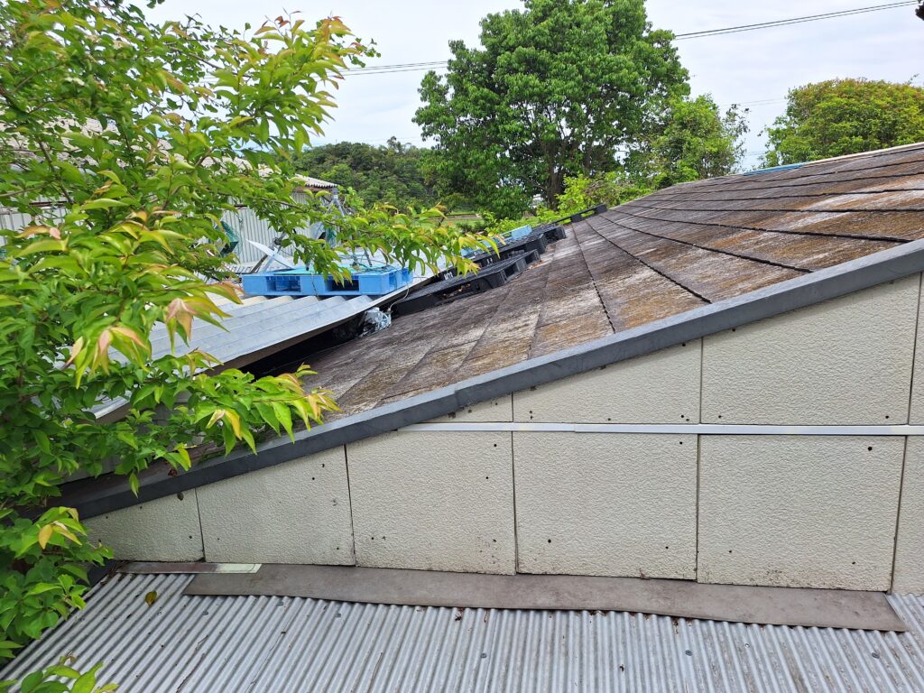 雨漏り修理　牧之原市にて、カラーベスト屋根の雨漏り改修工事
