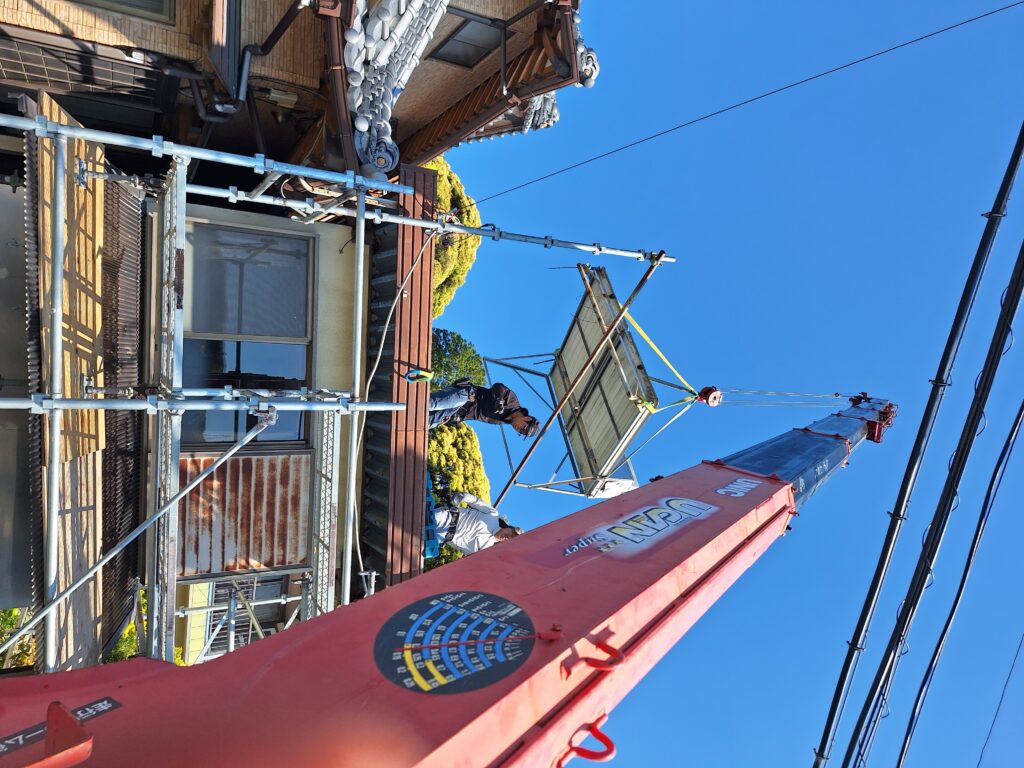 雨漏り修理　御前崎市にて、折板屋根の雨漏り直し工事です。