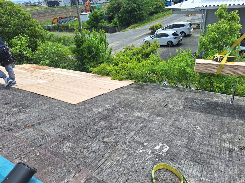 雨漏り修理　牧之原市にて、カラーベスト屋根の雨漏り改修工事