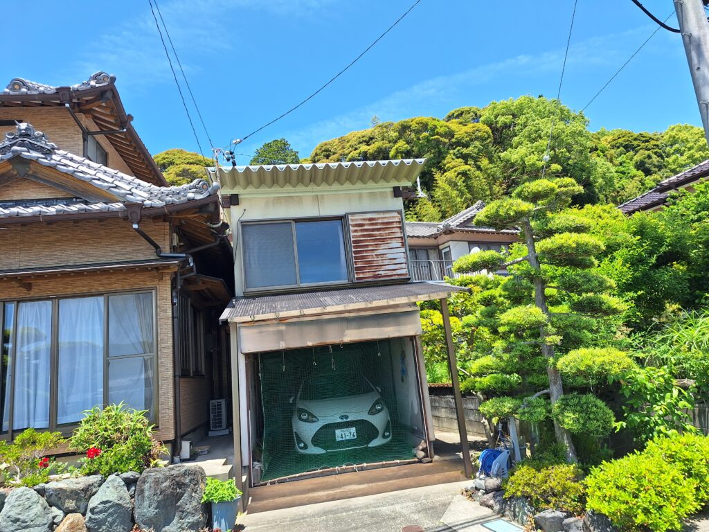 雨漏り修理　御前崎市にて、折板屋根の雨漏り直し工事です。
