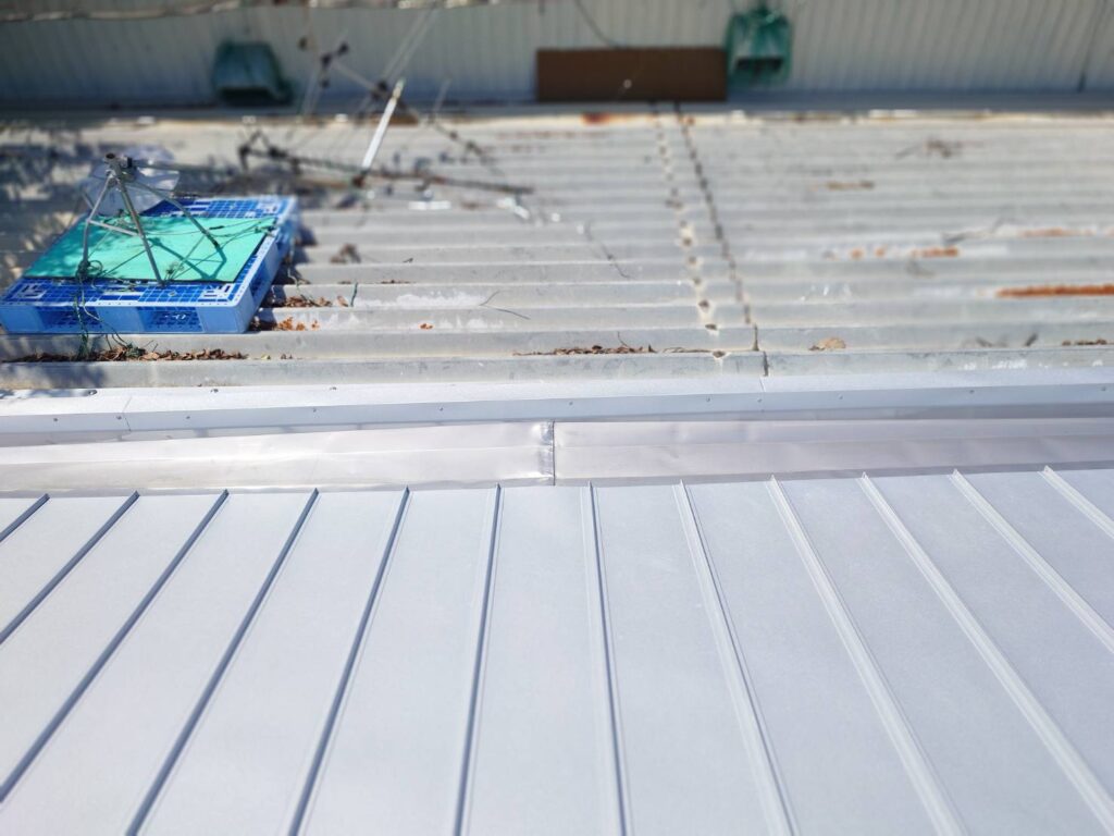 雨漏り修理　牧之原市にて、カラーベスト屋根の雨漏り改修工事